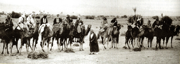 1919-te-lawrence-and-bodyguard-at-aqaba